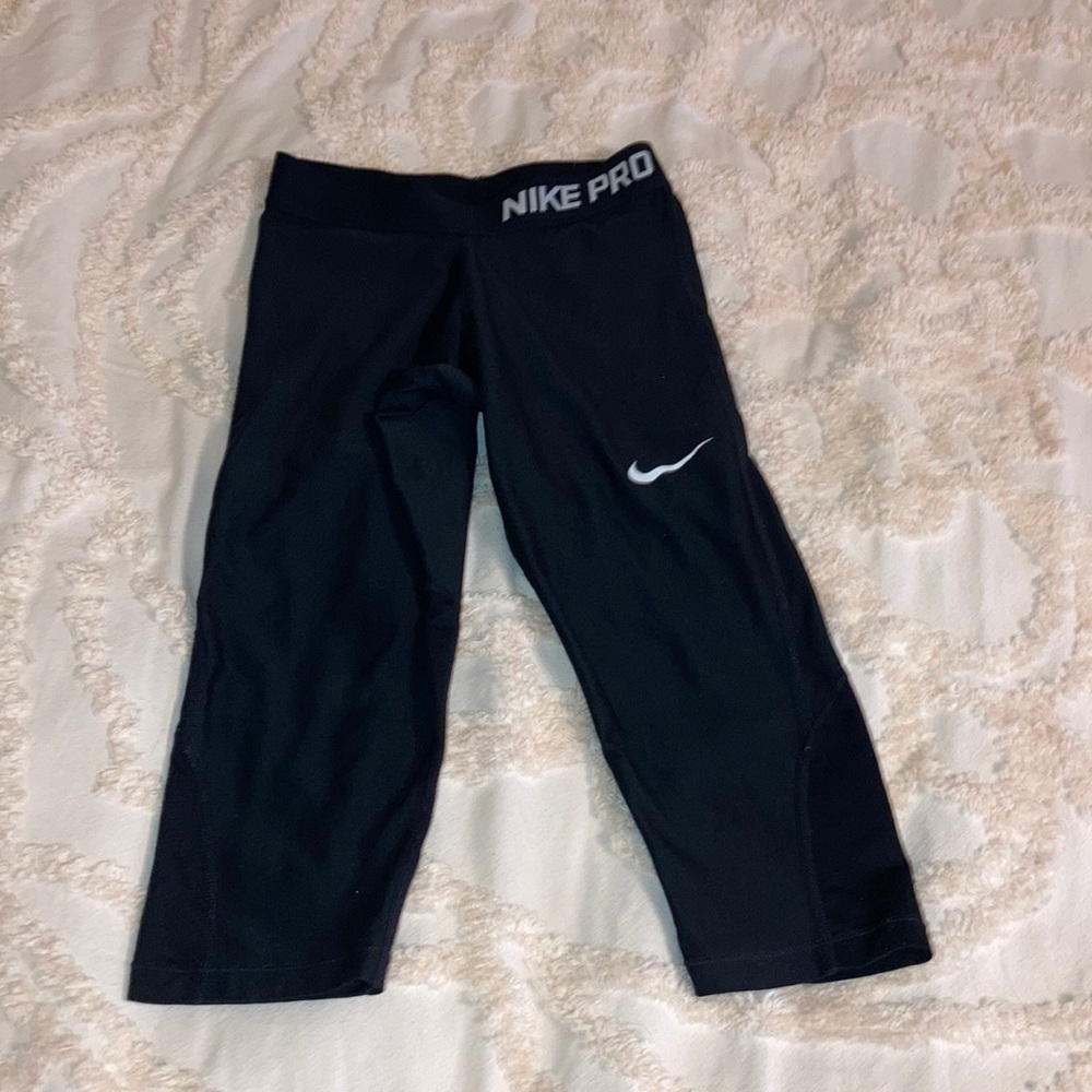 Nike pro capris